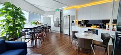 Gateway East (D7), Office #537066581